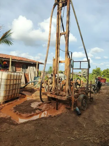 Máquina de poço artesiano e pegar e trabalhar e ganhar dinheiro