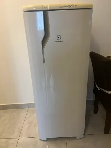 Geladeira 220v