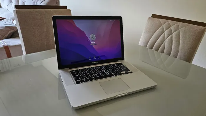 Macbook Pro 15" 2011 i7 quad 8gb SSD bateria nova