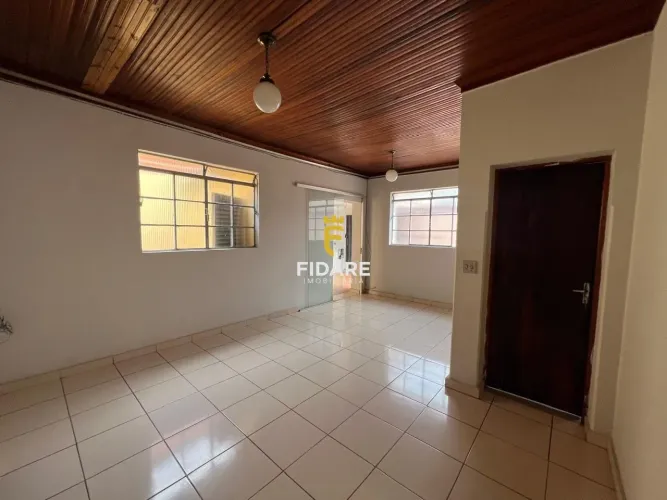 Casa disponível para alugar no Centro