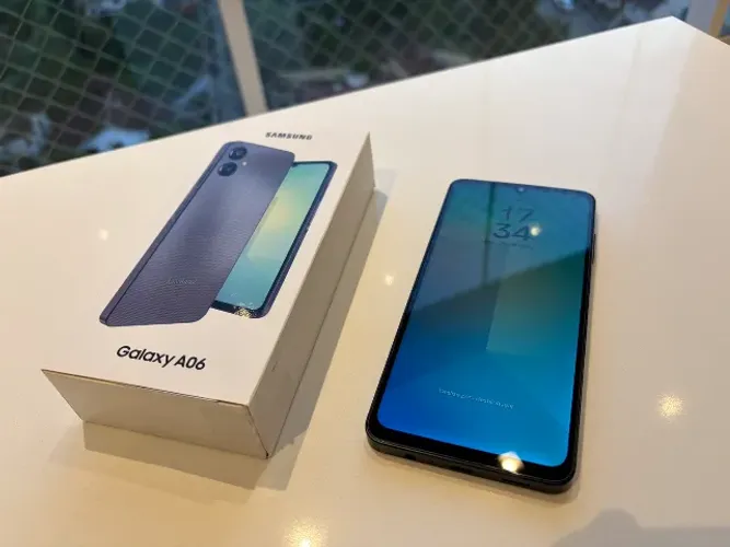 Samsung Galaxy A06 4G 128GB Azul Escuro - Sem uso