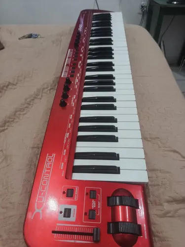 Controlador behringer UMX 610