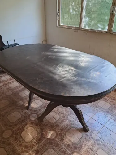 Mesa de jantar extensível em imbuia maciça