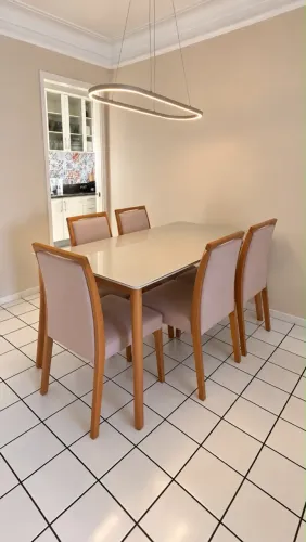 Mesa de jantar com 5 cadeiras