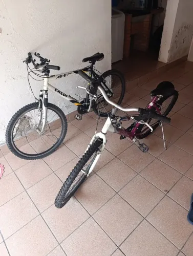 Vende-se duas bicicletas Caloi aro 26