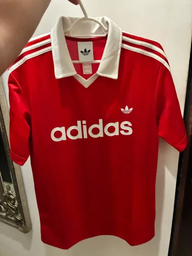 Camiseta adidas vermelha