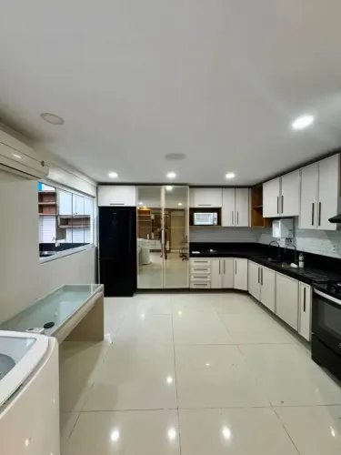 CASA DE ALTO PADRÃO | QUINTAS DO CALHAU LADO PRAIA VENDA Casa nascente, totalmente proje