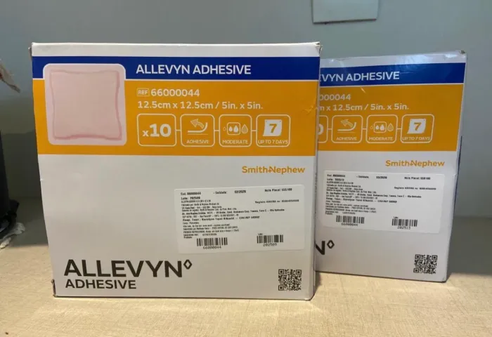Curativo ALLEVYN Adhesive 12,5 x 12,5 cm - Smith+Nephew
