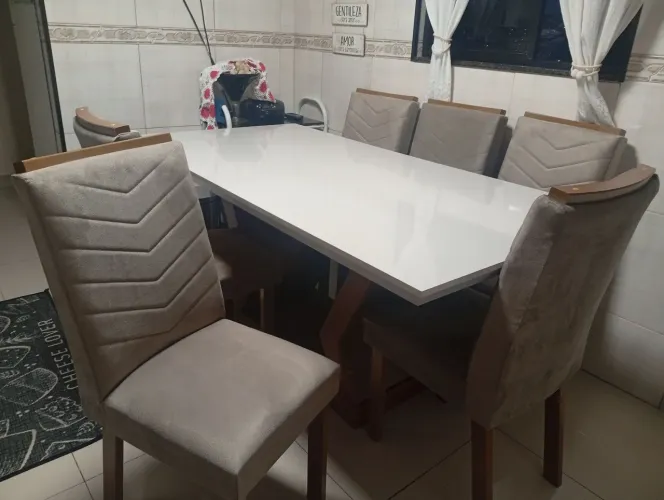 Vendo linda Mesa Alvorada 6 cadeiras ,MDF