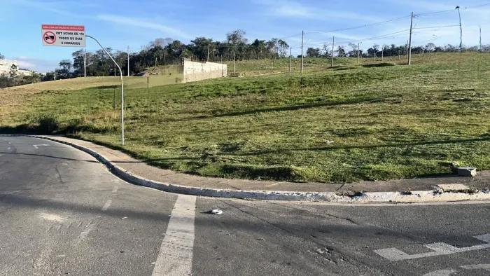 Terreno em Condomínio para Venda em Santana de Parnaíba, Loteamento Jardim das Flores