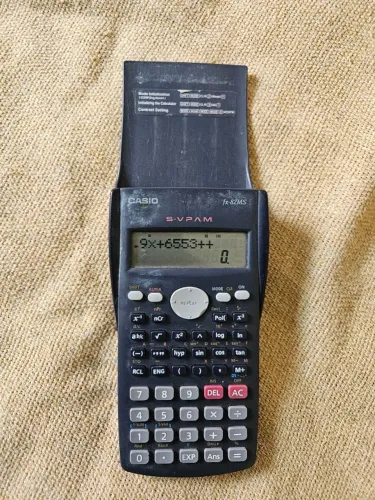 Calculadora Científica em Bom Estado no Precinho!