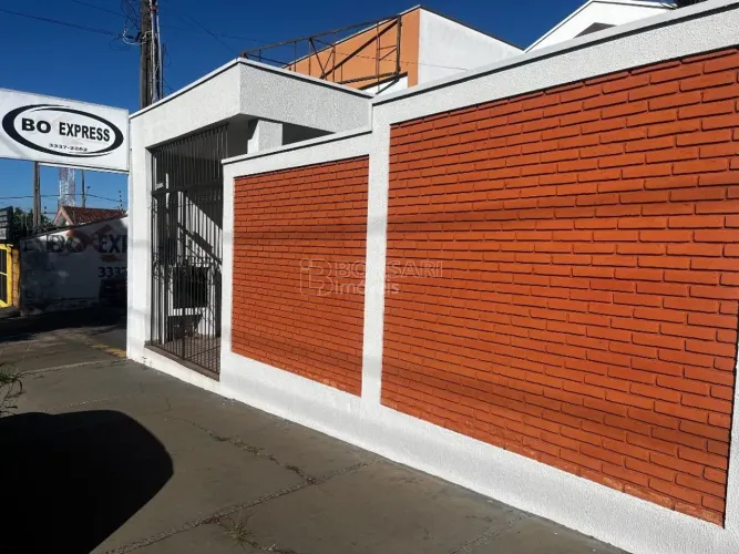 Venda de Casas / Padrão na cidade de Araraquara