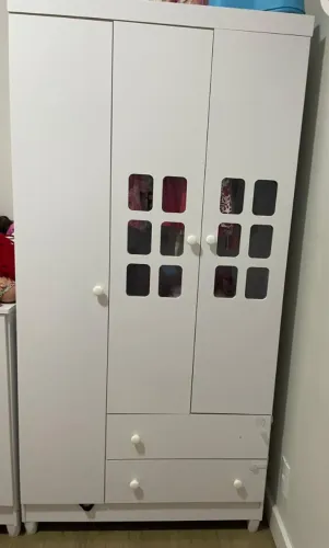Jogo de quarto bebê com guarda-roupa , Cômoda e berço que vira cama. Colchão de brinde