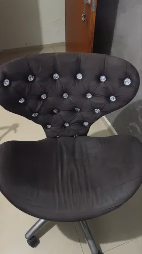 Cadeira Estofada Preta com Strass - Giratória e Moderna