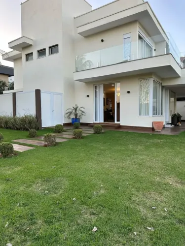 Sobrado para aluguel com 480 metros quadrados com 4 quartos em Residencial Granville - Goi