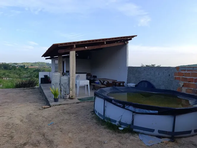 Vende-se uma chácara