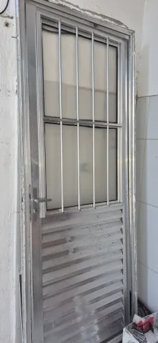 Porta e 2 janelas