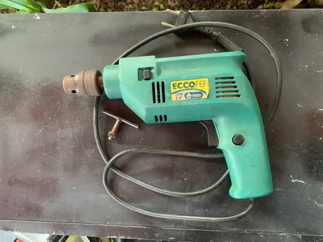 Furadeira Eccofer com impacto (127V/110V)
