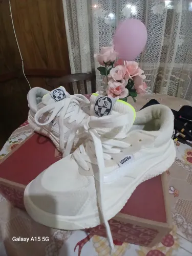 Vendo tênis novinho!