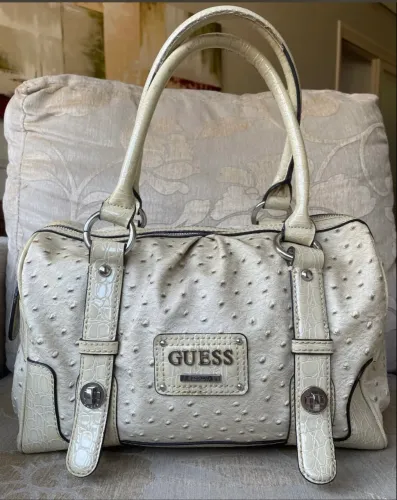 Bolsa Guess em couro croco
