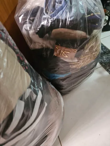 200 peças de roupa para brecho