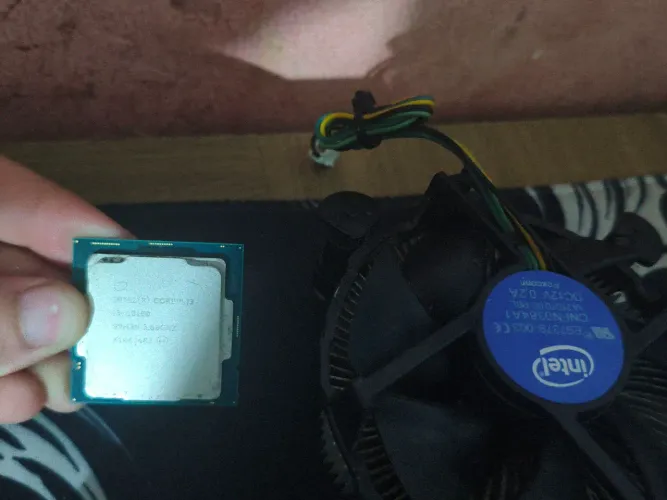 I310100 com um cooler intel