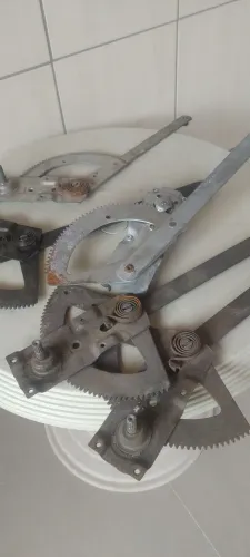 Vendo máquinas de vidros do Mercedes 1113 /709 
