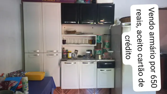 Vendo armário de cozinha por 650 reais aceito cartão de crédito