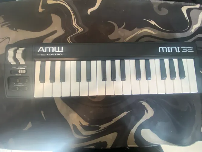 Controlador MIDI AMW Mini32
