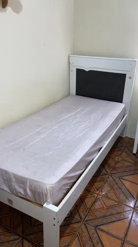Cama de solteiro + colchão de molas