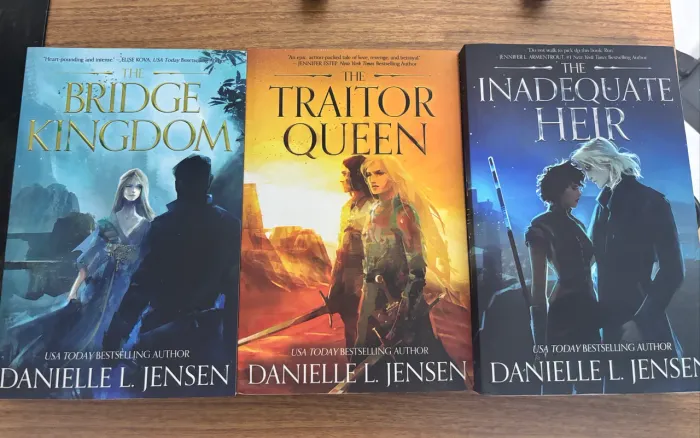 The bridge kingdom 3 livros em inglês 