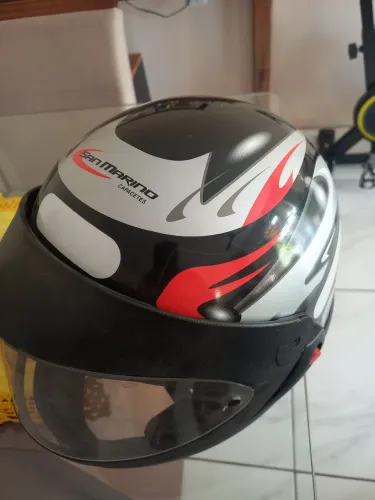 Capacete número 60