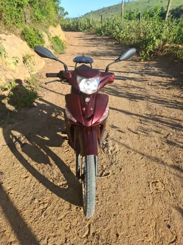 Vendo Crypton Yamaha 115E excelente para quem não quer dormir de cabeça