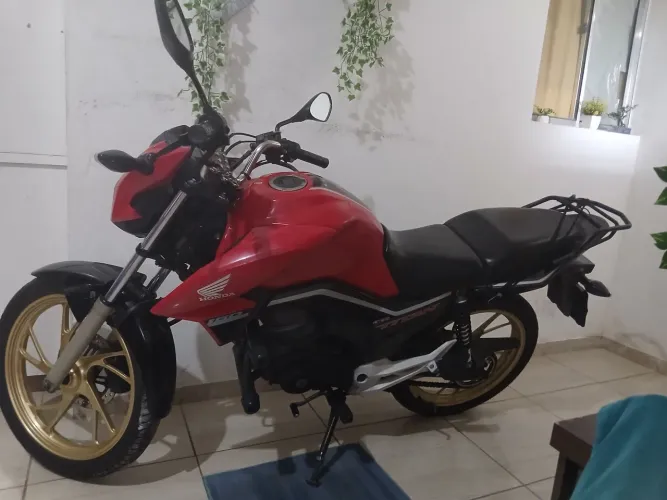 Titan  160 bem  conservada 