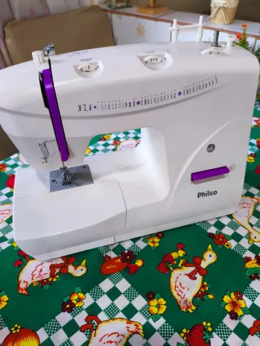 Máquina de costura Philco 127v