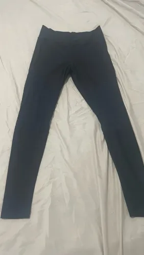 Legging preta com detalhes*