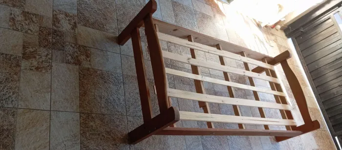 Cama de solteiro s/ colchão de madeira 