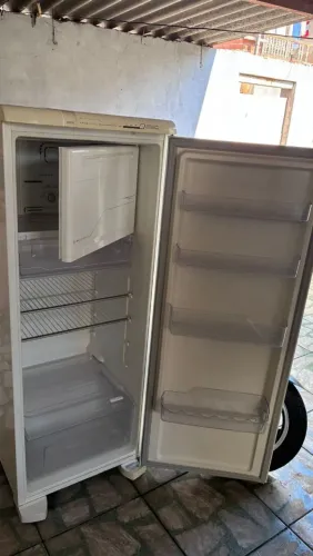 Geladeira Electrolux 127v muito conservada, borracha nova. 