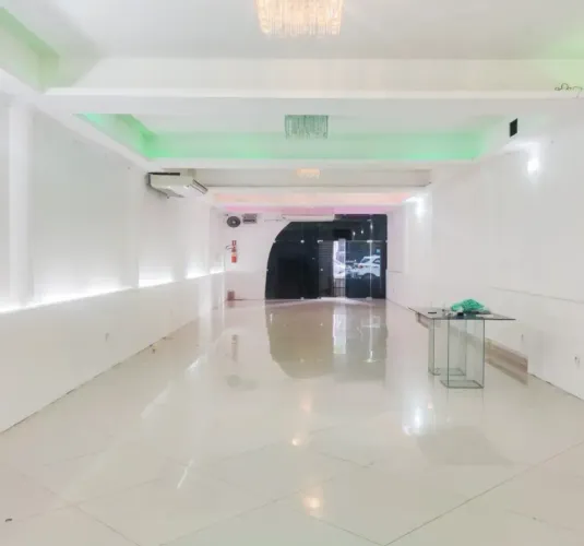 ALUGO LOJA AMPLA CLIMATIZADA COM 221M² LOCALIZADA NA UMARIZAL