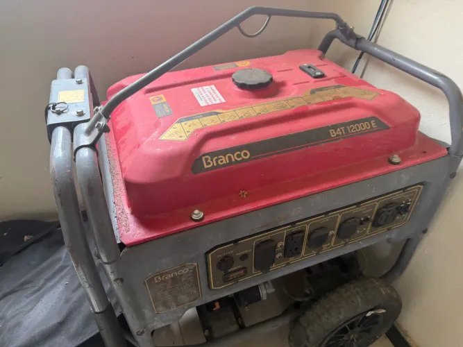 Gerador de energia a gasolina branco B4T 12000E