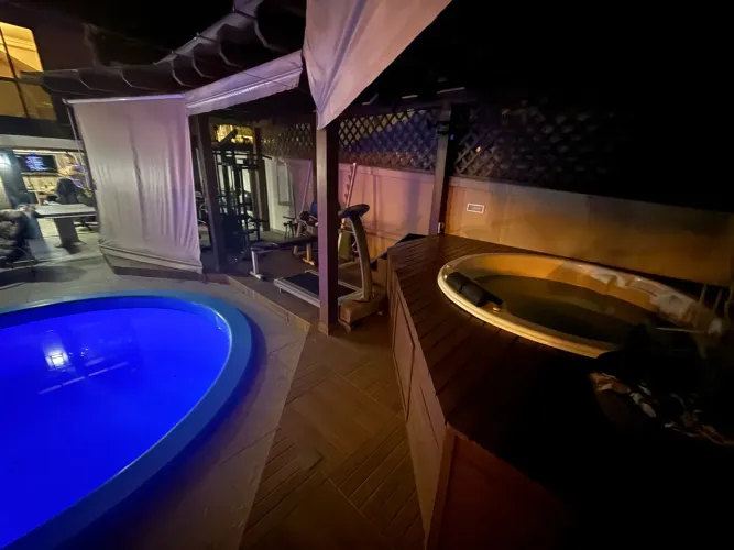 Casa na Pedra Branca | 3 Suítes | Piscina, academia e spa | Próx. ao lago