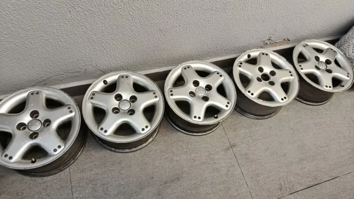 Vende-se rodas aro 15 originais da Santana 97