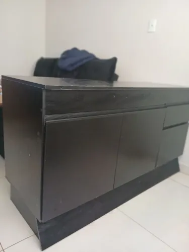 Bancada de cozinha, peças em MDF, com 2 gavetas e 2 portas. Desmontada.