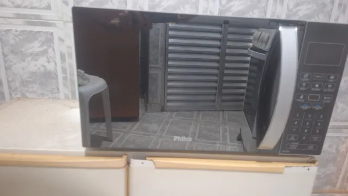 Microondas semi novo 28 litros, usado apenas 1 vez