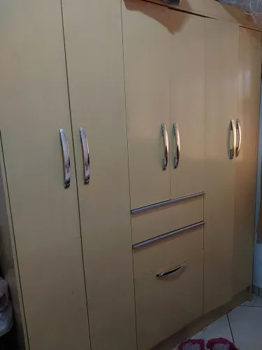 Guarda-roupa usado em boas condições