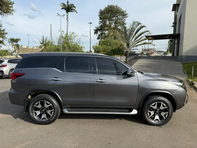 Toyota Hilux SW4 SRX 4X4 2.8 TDI 16V Dies. Aut. 2019