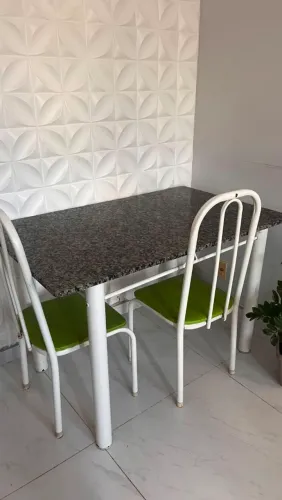 Mesa Tampo de Granito 80x1.20 c/3 cadeiras,em Perfeito estado 