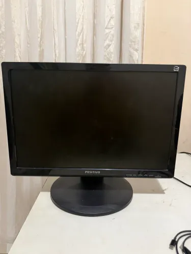 Monitor Positivo, 19 Polegadas, com ajuste de altura