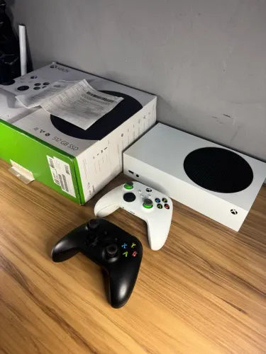 X box Series S com 2 controles originais e NFC