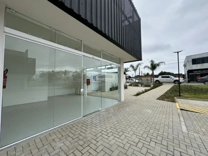 Sala comercial disponível para locação no Centro de Penha/SC. Cod. 24156